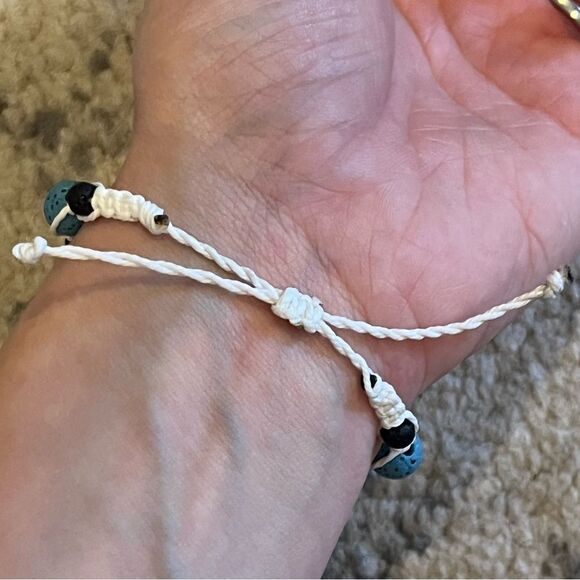 NEW Blue & Black Beaded Macrame Handmade Adjustable Beaded Bracelet - Picture 6 of 6